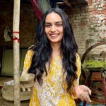 Emily Chikankari Mulmul Straight Kurta- Yellow